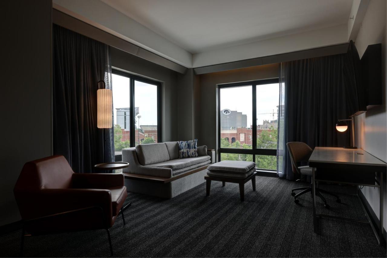 Courtyard By Marriott Iowa City University Heights Extérieur photo