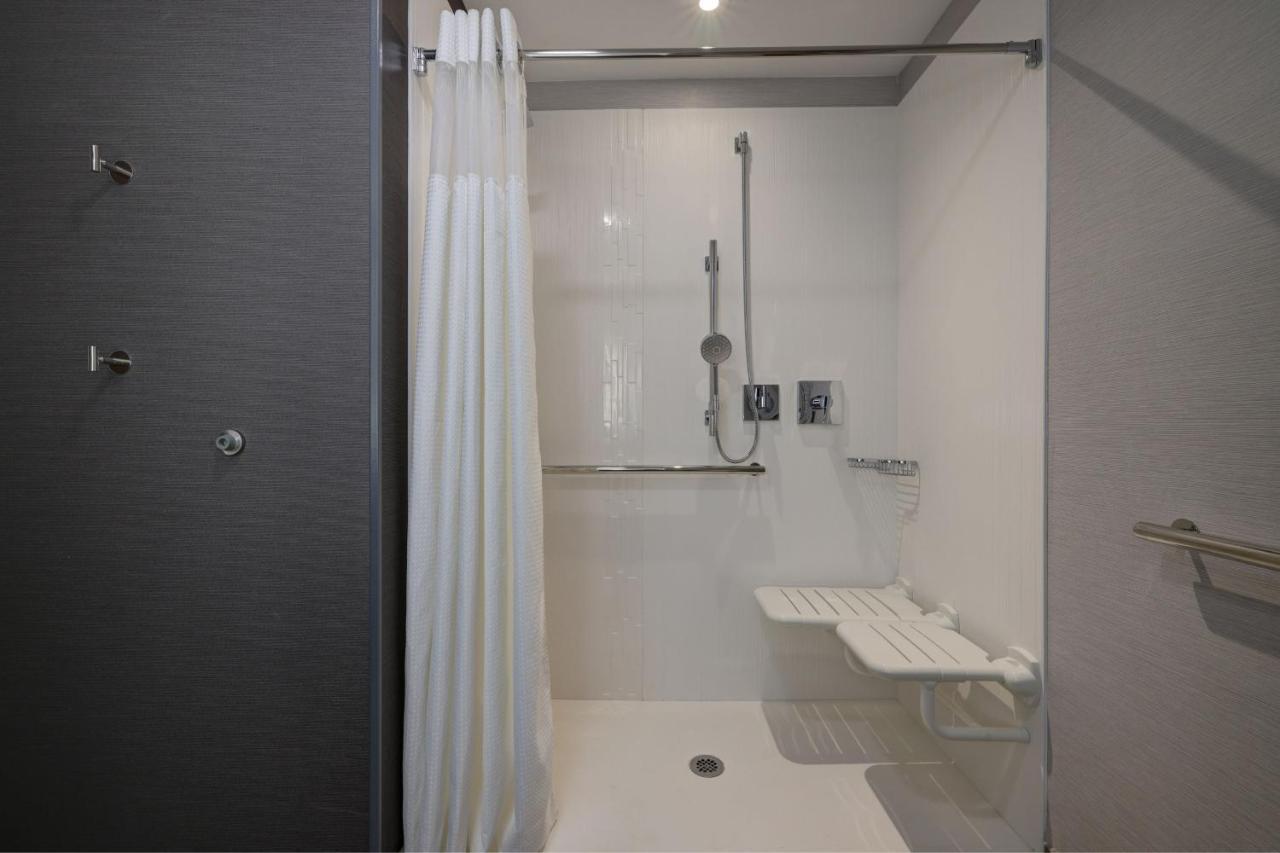 Courtyard By Marriott Iowa City University Heights Extérieur photo